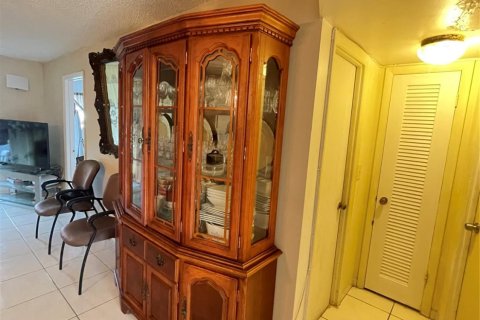 Condo in Sunrise, Florida, 2 bedrooms  № 869526 - photo 6