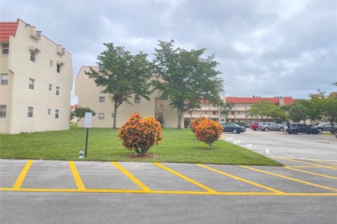 Condo in Sunrise, Florida, 2 bedrooms  № 869526 - photo 3