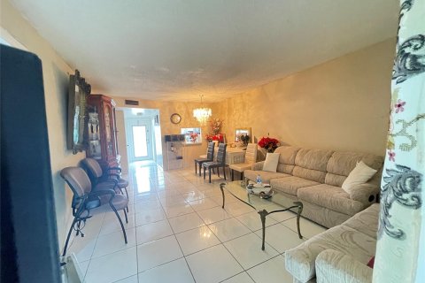 Copropriété à vendre à Sunrise, Floride: 2 chambres, 78.97 m2 № 869526 - photo 14