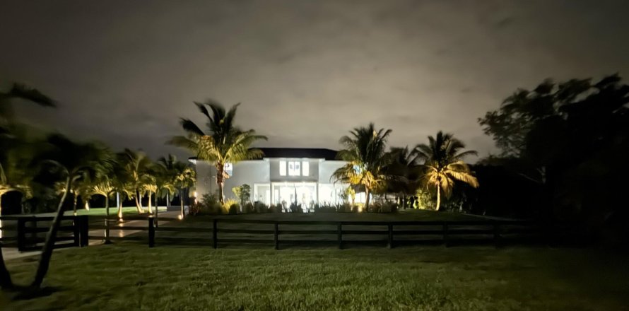 Casa en Loxahatchee Groves, Florida 6 dormitorios, 588.44 m2 № 1178427