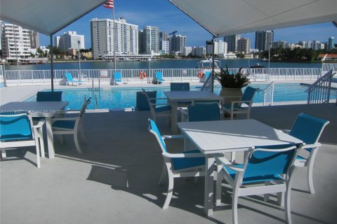 Condominio en venta en Miami Beach, Florida, 2 dormitorios, 141.21 m2 № 10021 - foto 29