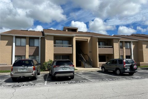 Condo in Orlando, Florida, 2 bedrooms  № 1363938 - photo 1