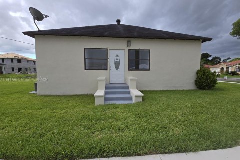 House in Miami, Florida 3 bedrooms, 110 sq.m. № 1431215 - photo 2