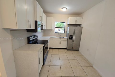 House in Miami, Florida 3 bedrooms, 110 sq.m. № 1431215 - photo 20