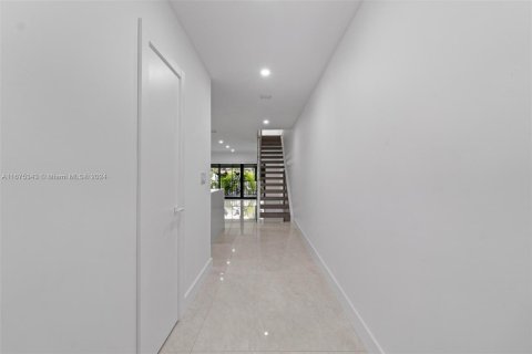 Touwnhouse à vendre à Miami Lakes, Floride: 4 chambres, 204.85 m2 № 1399162 - photo 2