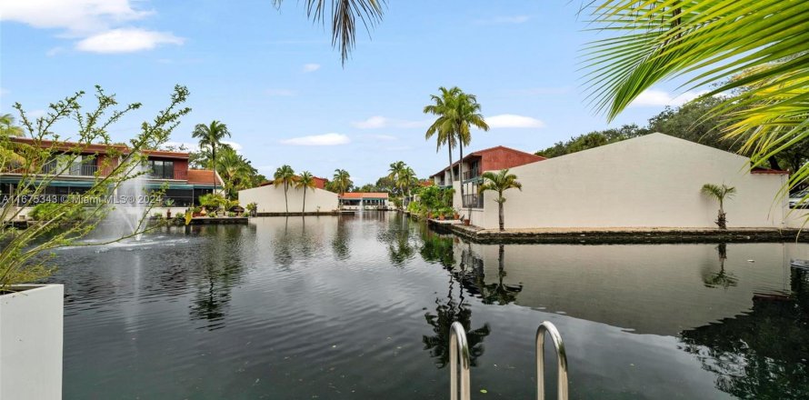 Touwnhouse à Miami Lakes, Floride 4 chambres, 204.85 m2 № 1399162