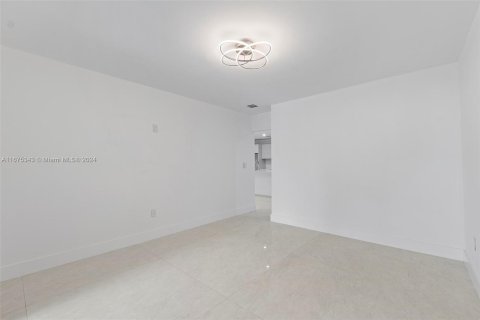 Adosado en venta en Miami Lakes, Florida, 4 dormitorios, 204.85 m2 № 1399162 - foto 13