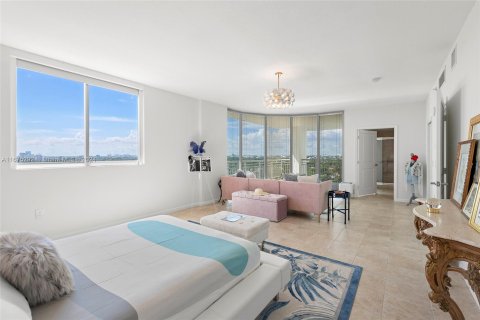 Condo in Miami, Florida, 2 bedrooms  № 1399118 - photo 11