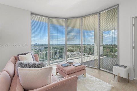 Condo in Miami, Florida, 2 bedrooms  № 1399118 - photo 14