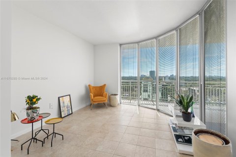 Condo in Miami, Florida, 2 bedrooms  № 1399118 - photo 3