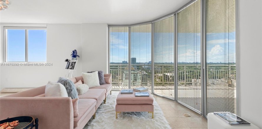 Condo in Miami, Florida, 2 bedrooms  № 1399118