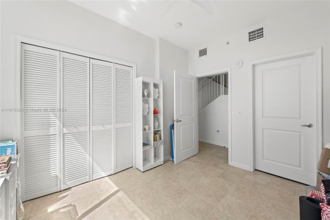 Condo in Miami, Florida, 2 bedrooms  № 1399118 - photo 28