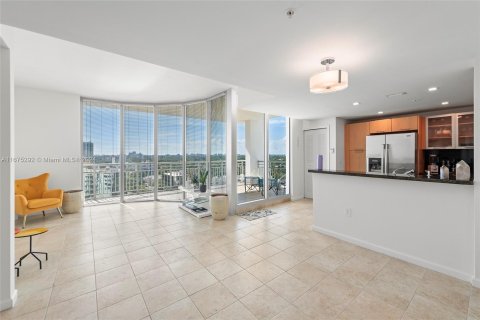 Condo in Miami, Florida, 2 bedrooms  № 1399118 - photo 2