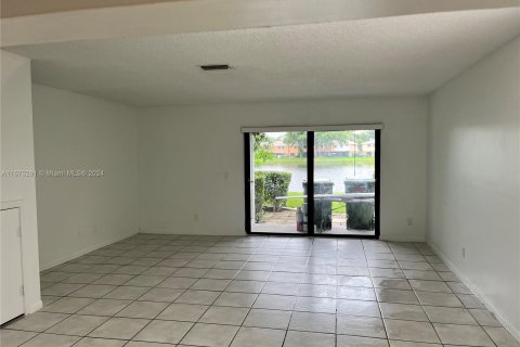 Villa ou maison à vendre à Pembroke Pines, Floride: 3 chambres, 123.75 m2 № 1399117 - photo 3