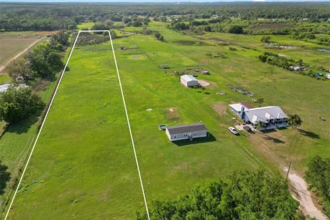 Terreno en venta en Kathleen, Florida № 1301086 - foto 1