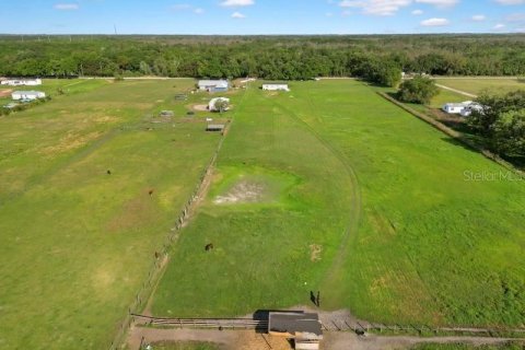 Terreno en venta en Kathleen, Florida № 1301086 - foto 2