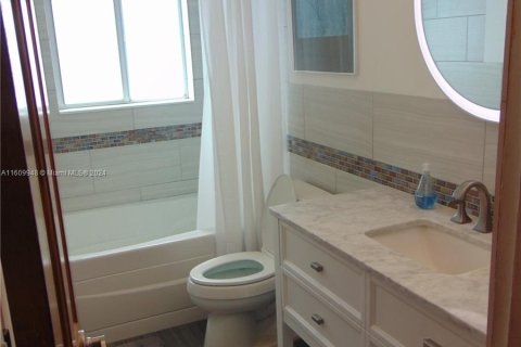 House in Hollywood, Florida 2 bedrooms, 133.78 sq.m. № 1232044 - photo 18