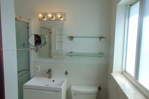 House in Hollywood, Florida 2 bedrooms, 133.78 sq.m. № 1232044 - photo 19