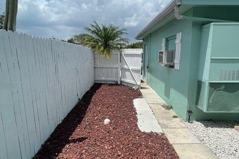 House in Lake Worth, Florida 2 bedrooms, 61.04 sq.m. № 1207723 - photo 9