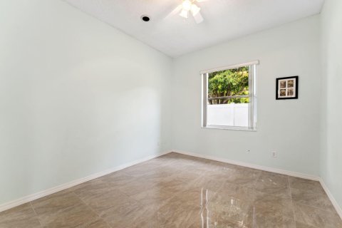 House in Wellington, Florida 4 bedrooms, 155.52 sq.m. № 1142196 - photo 30