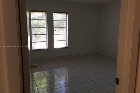 Condominio en venta en Hialeah, Florida, 2 dormitorios, 83.24 m2 № 1415654 - foto 15