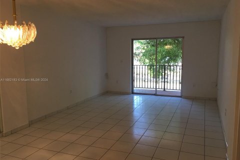 Condominio en venta en Hialeah, Florida, 2 dormitorios, 83.24 m2 № 1415654 - foto 5