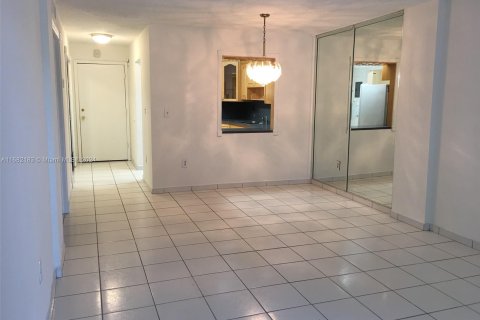 Condominio en venta en Hialeah, Florida, 2 dormitorios, 83.24 m2 № 1415654 - foto 3