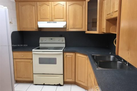 Condominio en venta en Hialeah, Florida, 2 dormitorios, 83.24 m2 № 1415654 - foto 8