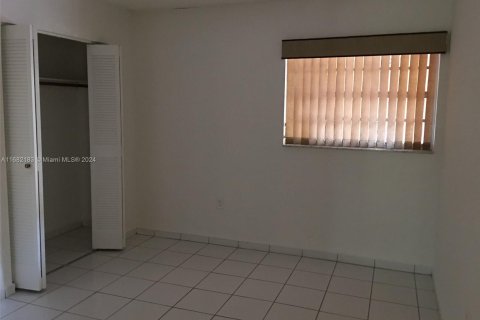 Condominio en venta en Hialeah, Florida, 2 dormitorios, 83.24 m2 № 1415654 - foto 17