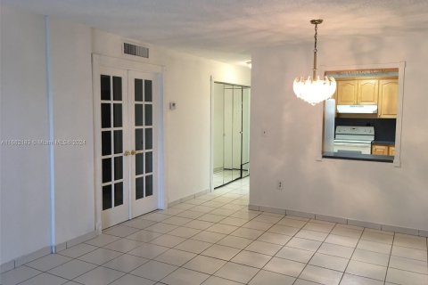 Condominio en venta en Hialeah, Florida, 2 dormitorios, 83.24 m2 № 1415654 - foto 1