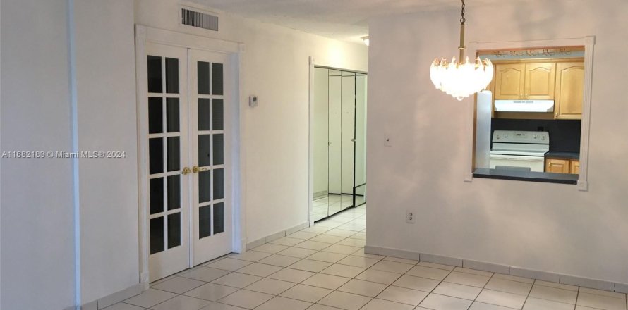 Condominio en Hialeah, Florida, 2 dormitorios  № 1415654