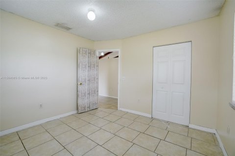 House in Deltona, Florida 3 bedrooms, 116.41 sq.m. № 912843 - photo 21