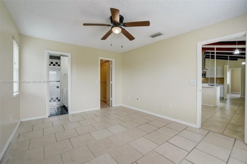 House in Deltona, Florida 3 bedrooms, 116.41 sq.m. № 912843 - photo 26
