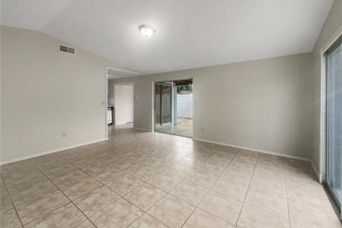 House in Tampa, Florida 3 bedrooms, 86.77 sq.m. № 1379960 - photo 5