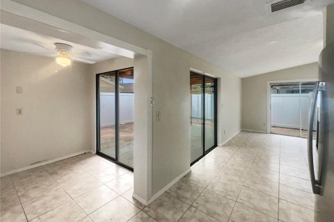 Villa ou maison à vendre à Tampa, Floride: 3 chambres, 86.77 m2 № 1379960 - photo 11