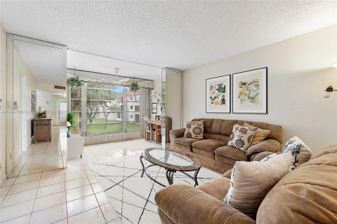 Copropriété à vendre à Sunrise, Floride: 2 chambres, 78.97 m2 № 1006949 - photo 3