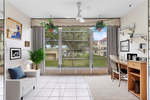 Copropriété à vendre à Sunrise, Floride: 2 chambres, 78.97 m2 № 1006949 - photo 4