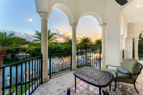 House in Coral Gables, Florida 10 bedrooms, 1103.96 sq.m. № 839156 - photo 26