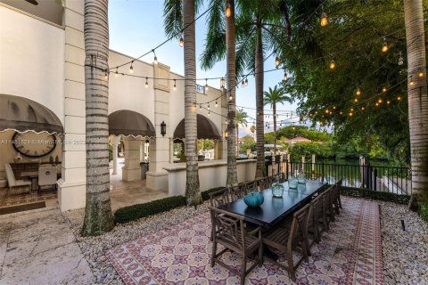 Villa ou maison à vendre à Coral Gables, Floride: 10 chambres, 1103.96 m2 № 839156 - photo 25