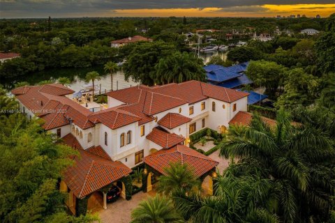 Villa ou maison à vendre à Coral Gables, Floride: 10 chambres, 1103.96 m2 № 839156 - photo 30