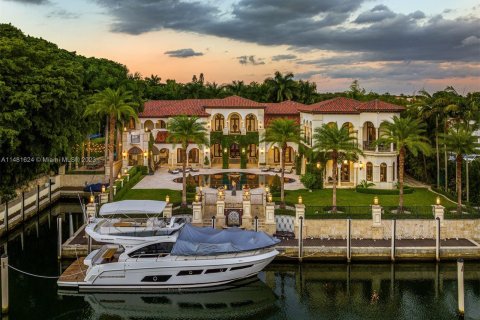 Villa ou maison à vendre à Coral Gables, Floride: 10 chambres, 1103.96 m2 № 839156 - photo 1