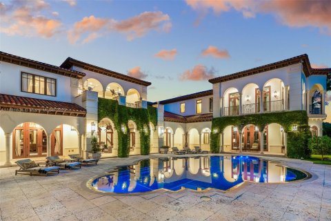 House in Coral Gables, Florida 10 bedrooms, 1103.96 sq.m. № 839156 - photo 22