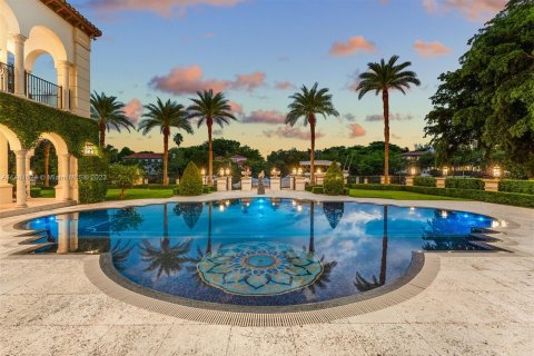 Villa ou maison à vendre à Coral Gables, Floride: 10 chambres, 1103.96 m2 № 839156 - photo 4