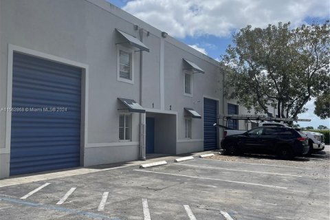 Купить коммерческую недвижимость в Хайалиа Гарденс, Флорида № 1097346 - фото 15