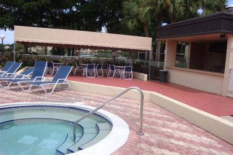 Condo in Deerfield Beach, Florida, 2 bedrooms  № 869801 - photo 20