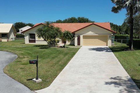 Villa ou maison à vendre à Davie, Floride: 4 chambres, 205.31 m2 № 1229067 - photo 1