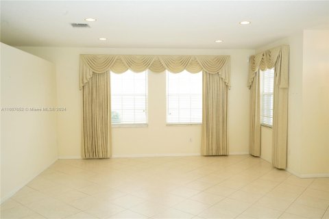 Villa ou maison à vendre à Pembroke Pines, Floride: 3 chambres, 231.14 m2 № 1229072 - photo 7