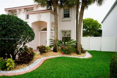 Villa ou maison à vendre à Pembroke Pines, Floride: 3 chambres, 231.14 m2 № 1229072 - photo 3