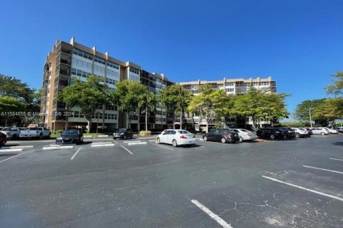 Condominio en venta en Pembroke Pines, Florida, 1 dormitorio, 68.75 m2 № 1170581 - foto 2