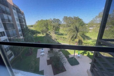 Condominio en venta en Pembroke Pines, Florida, 1 dormitorio, 68.75 m2 № 1170581 - foto 11